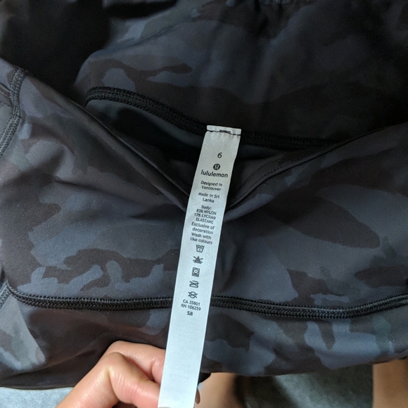 SOLD - NEW Fast and Free 2 High Rise 23 Inch Crop - Picture 4 of 12